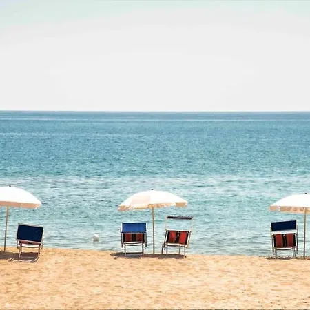 Nina's House 3 , A 300 Metri Dal Mare